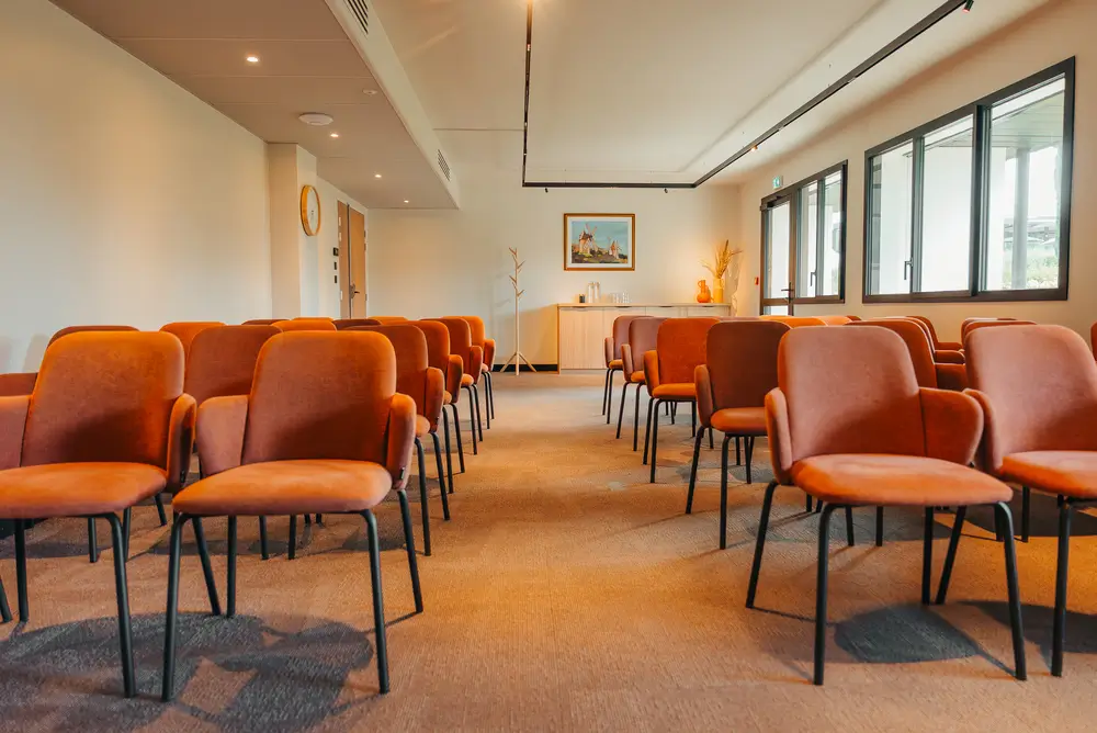 Salle de réunion Les Alouettes pour un séminaire résidentiel à l’Hôtel Parc du Landreau