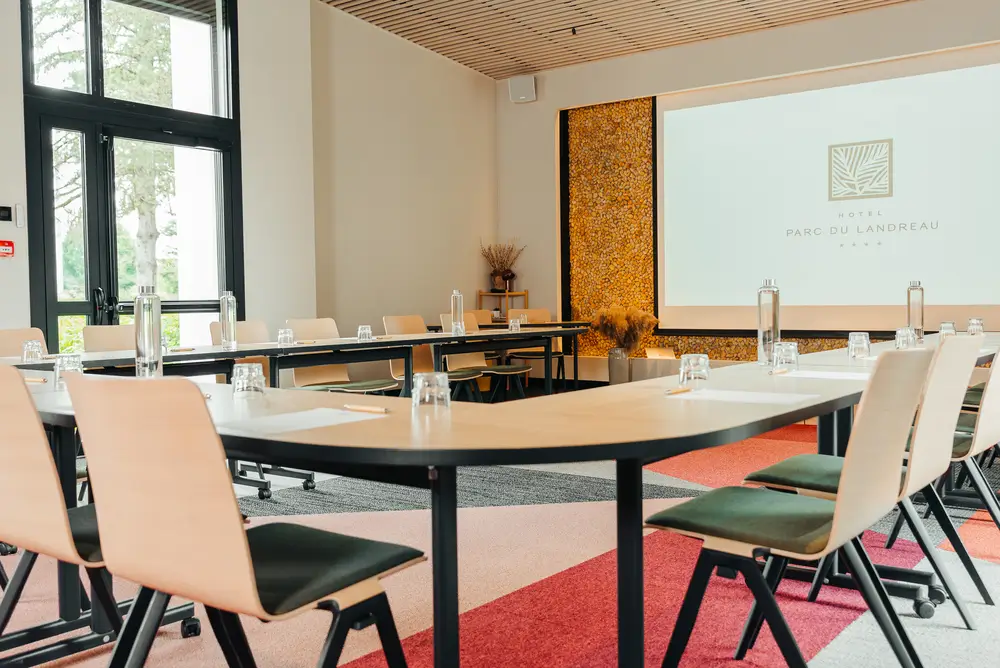 Salle de travail La Chapelle pour séminaire entreprise Vendée à l’Hôtel Parc du Landreau