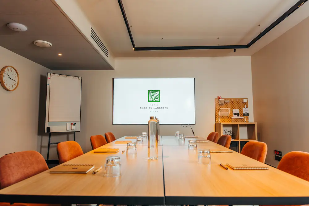 Location salle de séminaire Les Genêts pour une journée d’étude à l’Hôtel Parc du Landreau