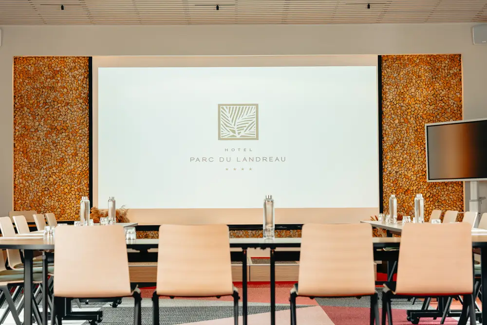 Location salle de réunion La Chapelle pour votre séminaire d'entreprise à l'Hôtel Parc de Landreau